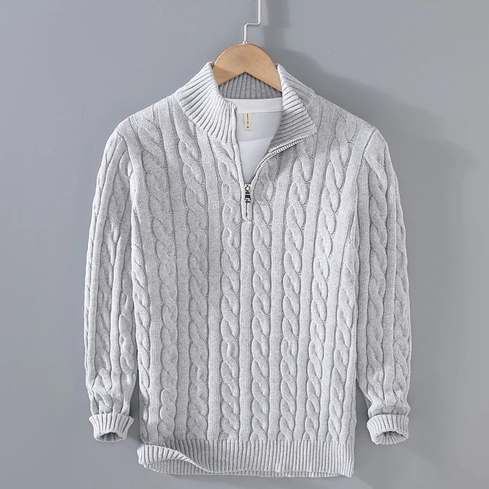"Herrlicher Wollpullover Maël in Grau, stilvoll und warm, ideal für kalte Tage, klassisch und vielseitig kombinierbar."