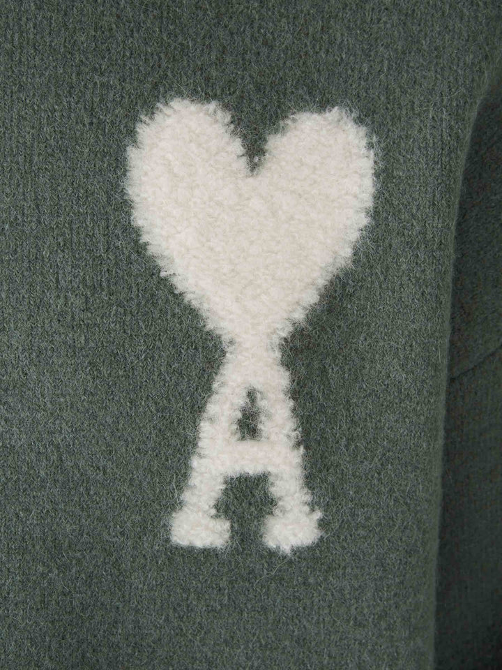 "Herz-Pullover für Damen, weich, weiß, mit Herzen, modisch und bequem, ideal für kalte Tage, vielseitig kombinierbar."
