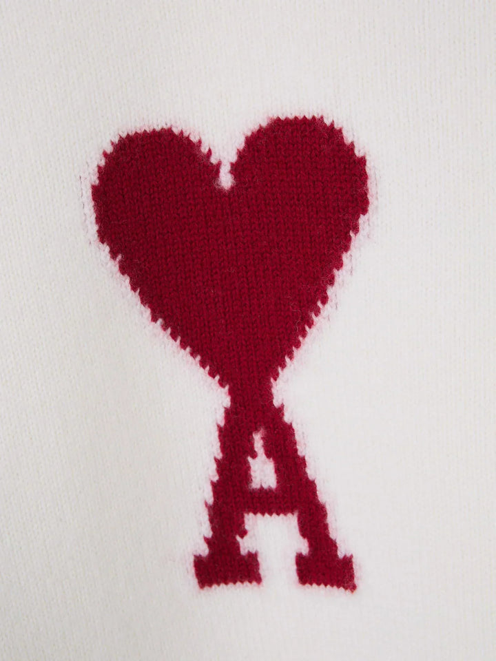 "Herz-Pullover für Damen, weich, weiß, mit Herzen, modisch und bequem, ideal für kalte Tage, vielseitig kombinierbar."