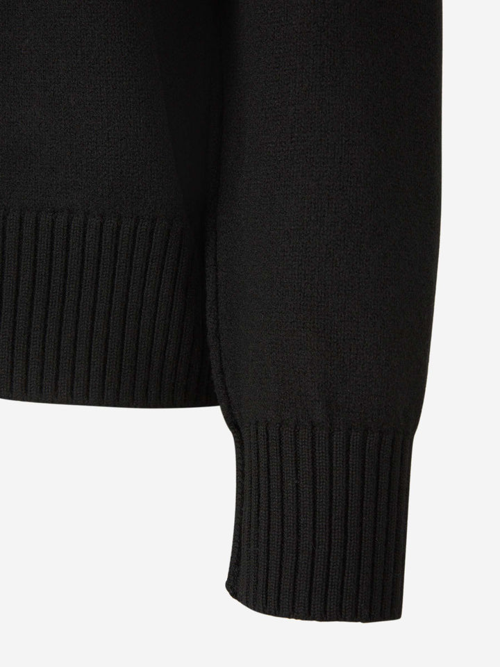 "Herz-Pullover für Damen, weich, weiß, mit Herzen, modisch und bequem, ideal für kalte Tage, vielseitig kombinierbar."