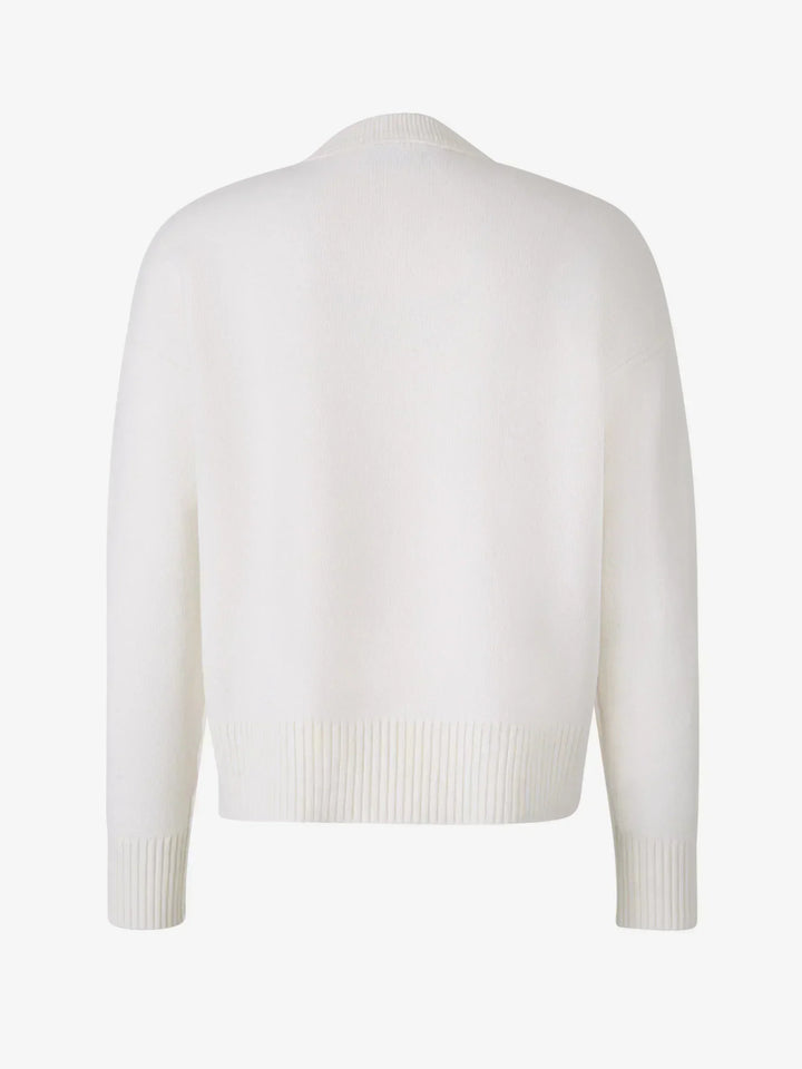 "Herzbestickter Damenpullover, kuscheliger Strickstoff in Beige, Herz-Stickerei auf Brust, stilvoll und bequem für jeden Anla