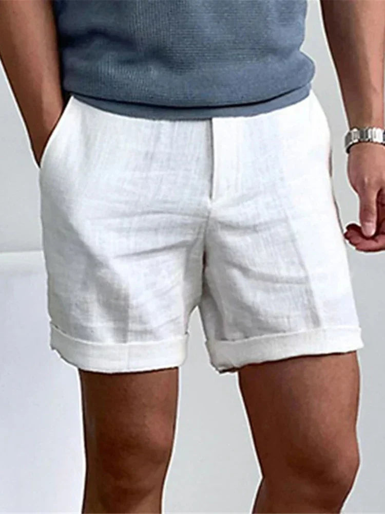 "Hochwertige Herren Sommer-Shorts in Beige, aus Leinen-Baumwoll-Mix, locker geschnitten, atmungsaktiv und angenehm leicht."