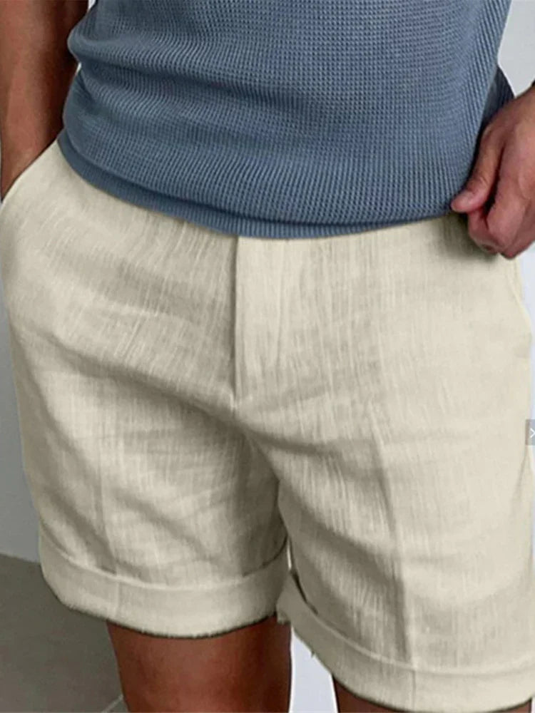 "Hochwertige Herren Sommer-Shorts in Beige, aus Leinen-Baumwoll-Mix, locker geschnitten, atmungsaktiv und angenehm leicht."
