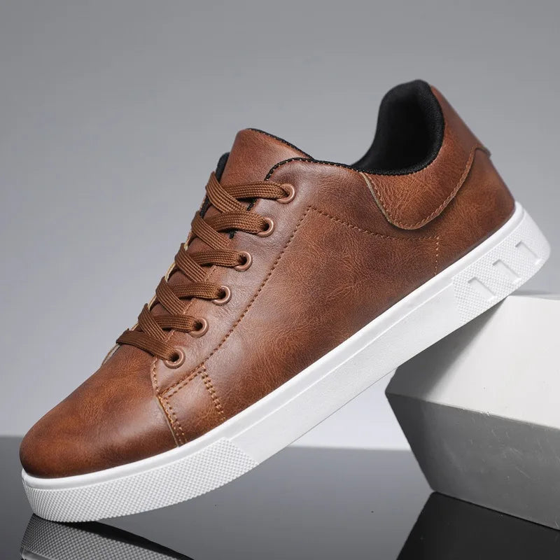 Hochwertige Leder-Herrenschuhe, klassisches Design, elegante schwarze Schuhe mit feiner Naht und gepolsterter Innensohle.