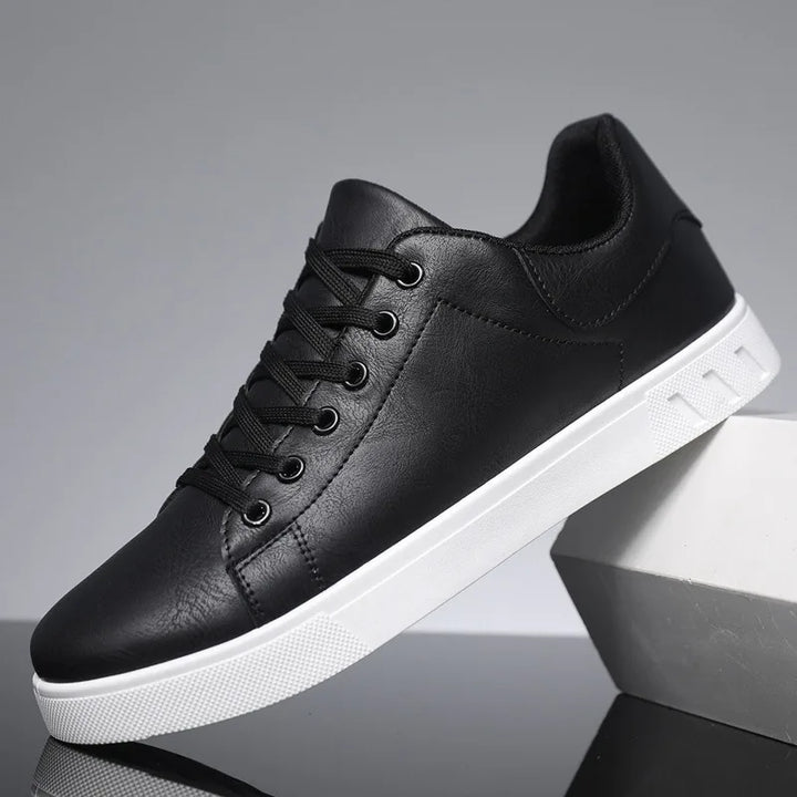 Hochwertige Leder-Herrenschuhe, klassisches Design, elegante schwarze Schuhe mit feiner Naht und gepolsterter Innensohle.