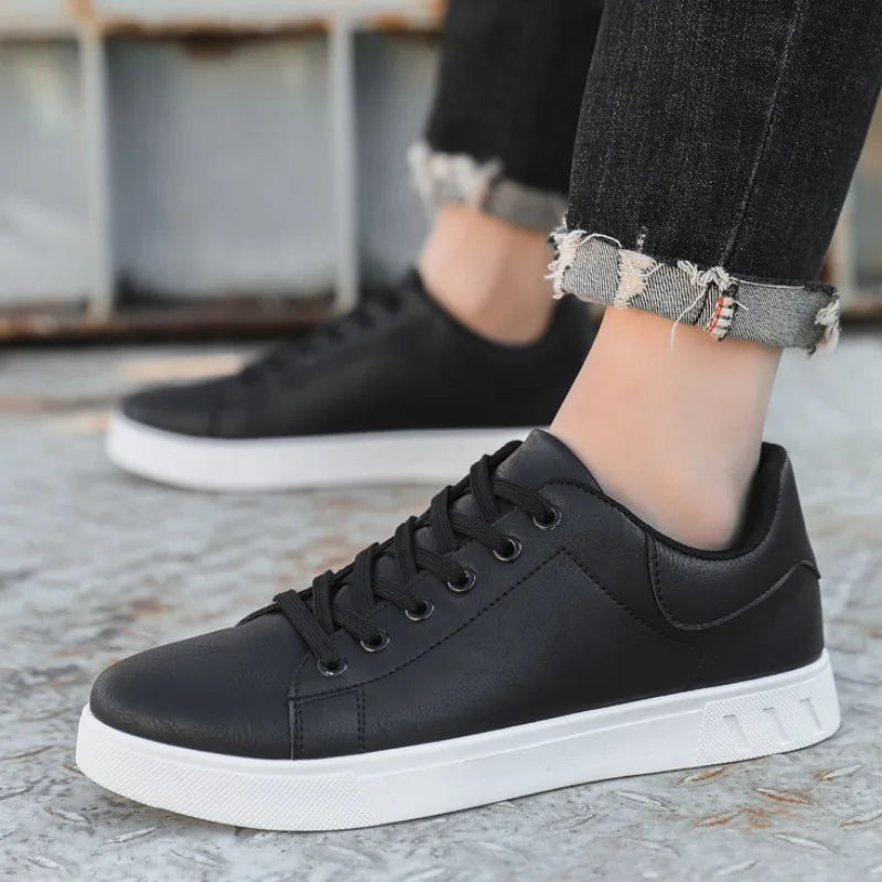 Hochwertige Leder-Herrenschuhe, klassisches Design, elegante schwarze Schuhe mit feiner Naht und gepolsterter Innensohle.