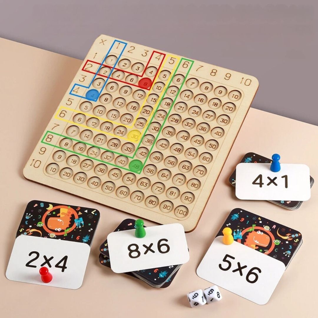 "Holz-Mathematikspiel für Kinder, fördert Zahlenverständnis, mit bunten Zahlenchips, Montessori inspiriert."