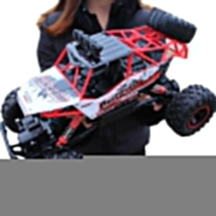 "Imposanter 4x4 RC-Monstertruck in Geländefahrt, robustes Design, geländegängig, ideal für Offroad-Abenteuer."