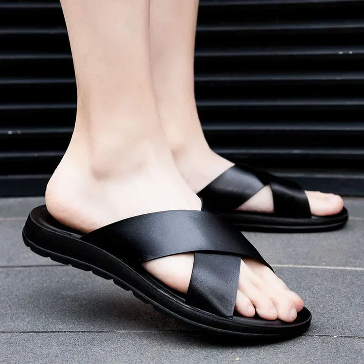 "Italienische Herrenleder-Sandalen, Slip-On, klassisch, braun, für Sommer, hochwertiges Leder, elegantes und bequemes Design"