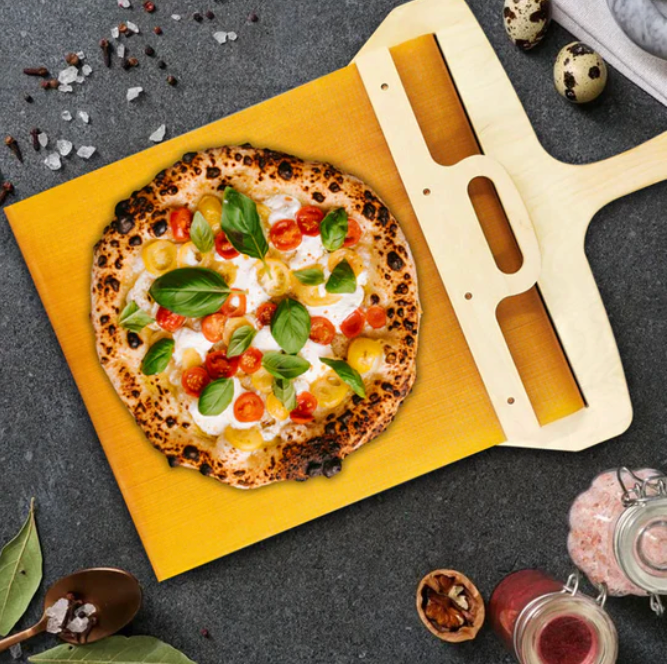 "Italienischer Pizzaschieber aus Birkenholz, elegant und robust, perfekte Größe und Handwerkskunst für authentische Pizza."