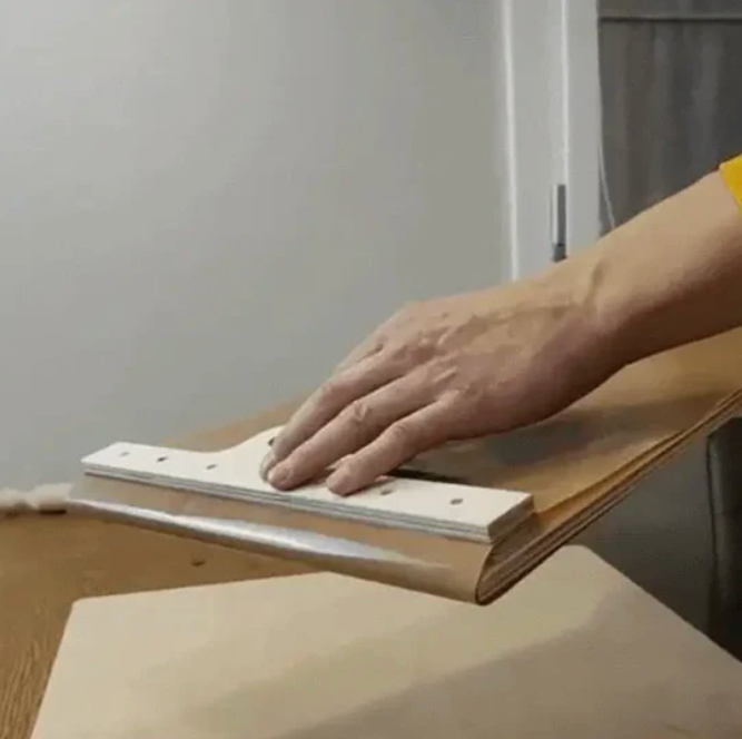 "Italienischer Pizzaschieber aus Birkenholz, elegant und robust, perfekte Größe und Handwerkskunst für authentische Pizza."