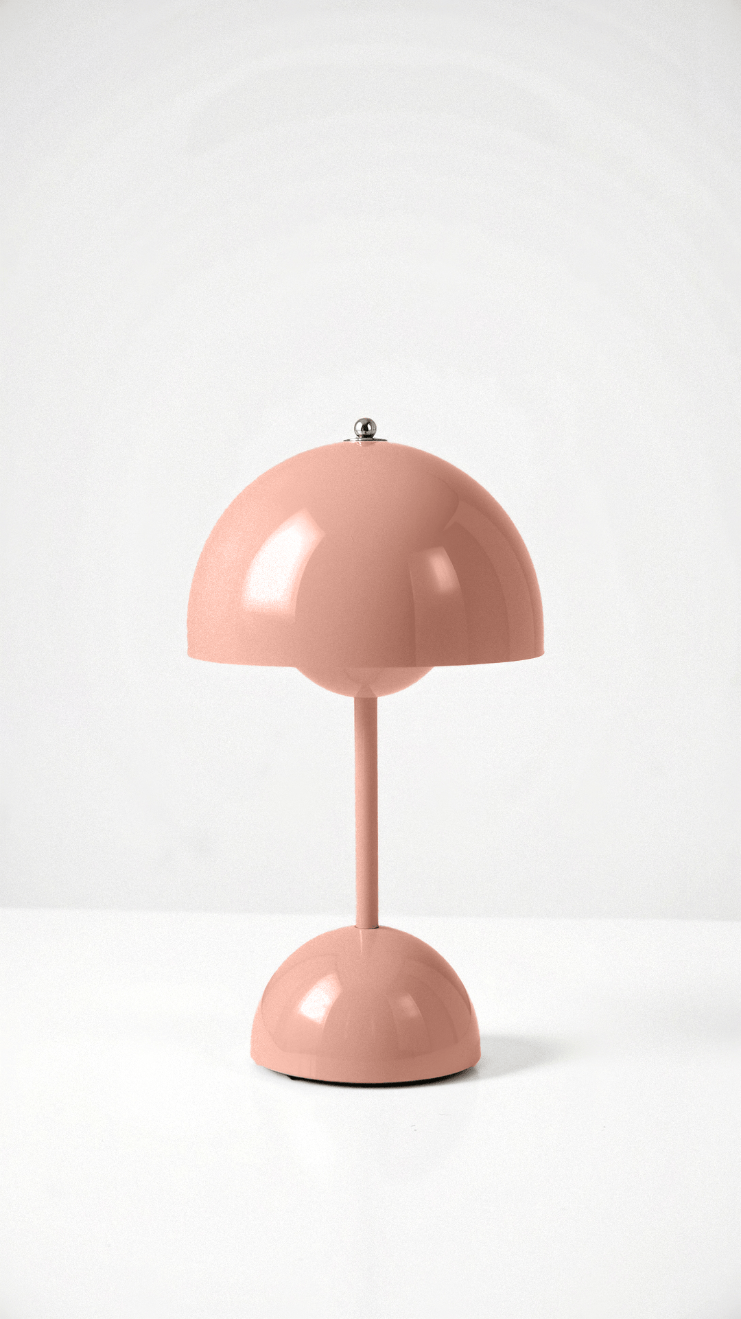 "Kabellose Veluce Tischlampe in verschiedenen Farben, modernes Design, schafft gemütliches, warmes Lichtambiente."