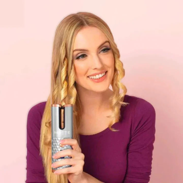 Kabelloser Lockenstyler für perfekte Locken, ergonomisches Design, mit Keramikbeschichtung, ideal für unterwegs.