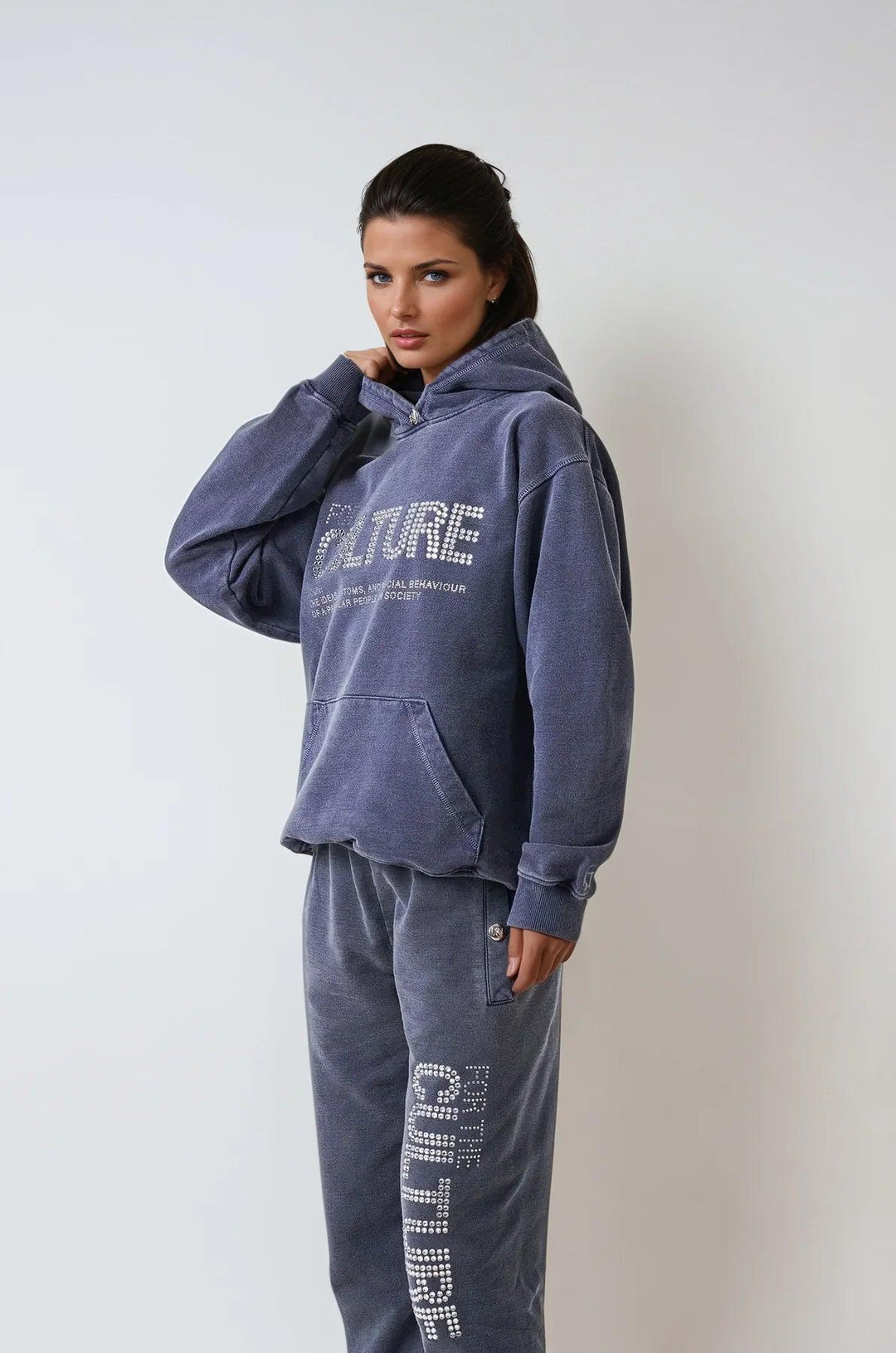 "Kapuzenpullover für Herren, lässig und bequem, ideal für jede Saison, mit klassischem Design und weichem Material."