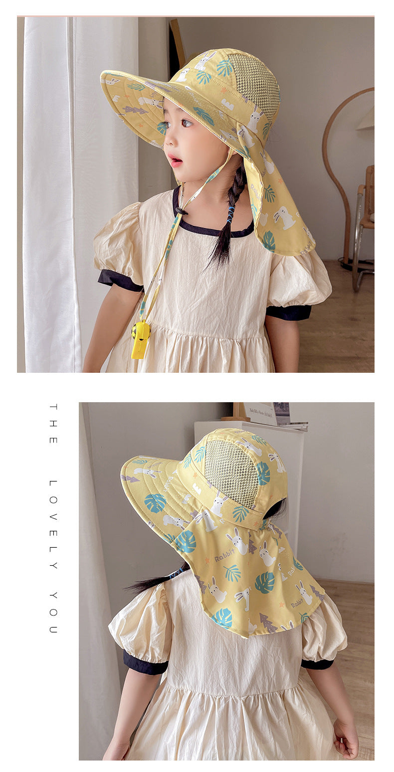 "Kinder Sonnenhut mit UPF 50+, breite Krempe & verstellbaren Kinnbändern für optimalen Schutz & Komfort."