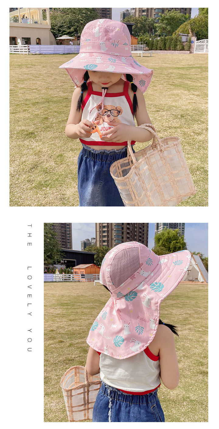 "Kinder Sonnenhut mit UPF 50+, breite Krempe & verstellbaren Kinnbändern für optimalen Schutz & Komfort."