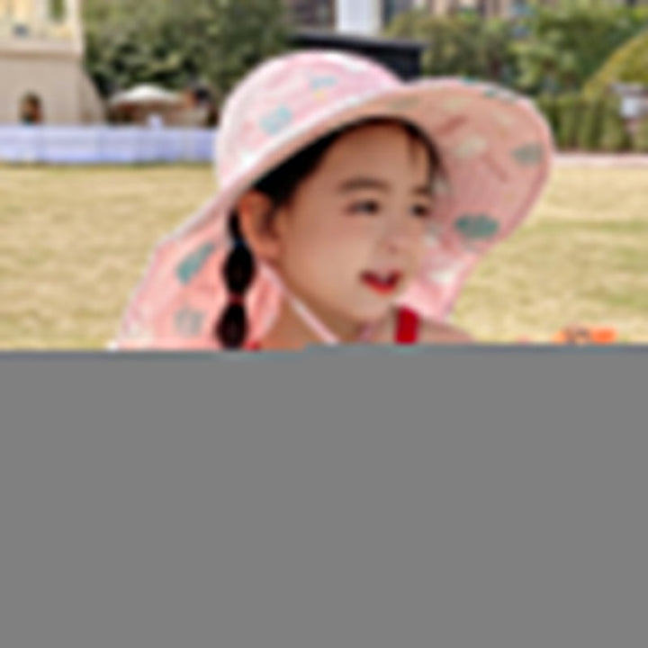 "Kinder Sonnenhut mit UPF 50+, breite Krempe & verstellbaren Kinnbändern für optimalen Schutz & Komfort."