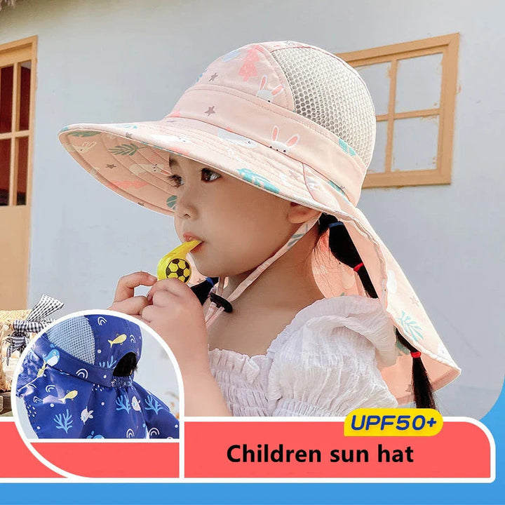 "Kinder Sonnenhut mit UPF 50+, breite Krempe & verstellbaren Kinnbändern für optimalen Schutz & Komfort."