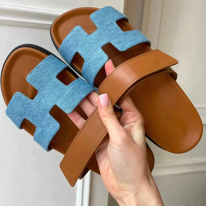 "Klara Chypre Sandalen, eleganter Sommerschuh mit verstellbaren Riemen, gepolsterter Sohle und rutschfestem Design."