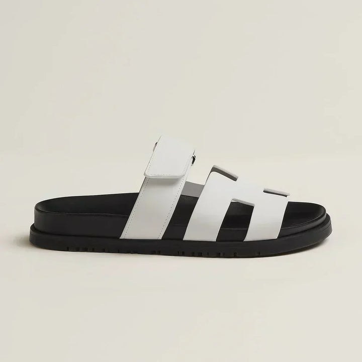 "Klara Chypre Sandalen, eleganter Sommerschuh mit verstellbaren Riemen, gepolsterter Sohle und rutschfestem Design."