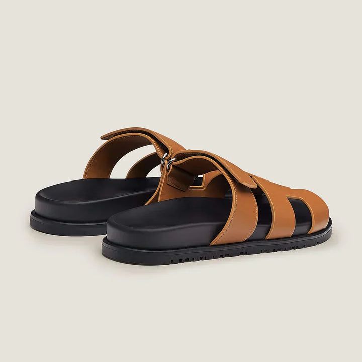 "Klara Chypre Sandalen, eleganter Sommerschuh mit verstellbaren Riemen, gepolsterter Sohle und rutschfestem Design."