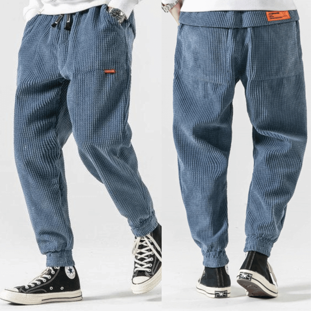 "Klassische braune Kordhosen für Herren, bequemer Sitz, weiches Kordmaterial, ideal für eleganten Freizeitstil."