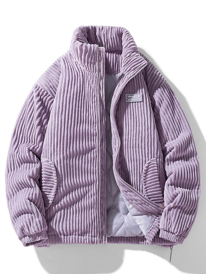 "Klassische Herren-Cordjacke mit zeitlosem Design, elegantem Schnitt und praktischen Taschen für vielseitige Outfits."