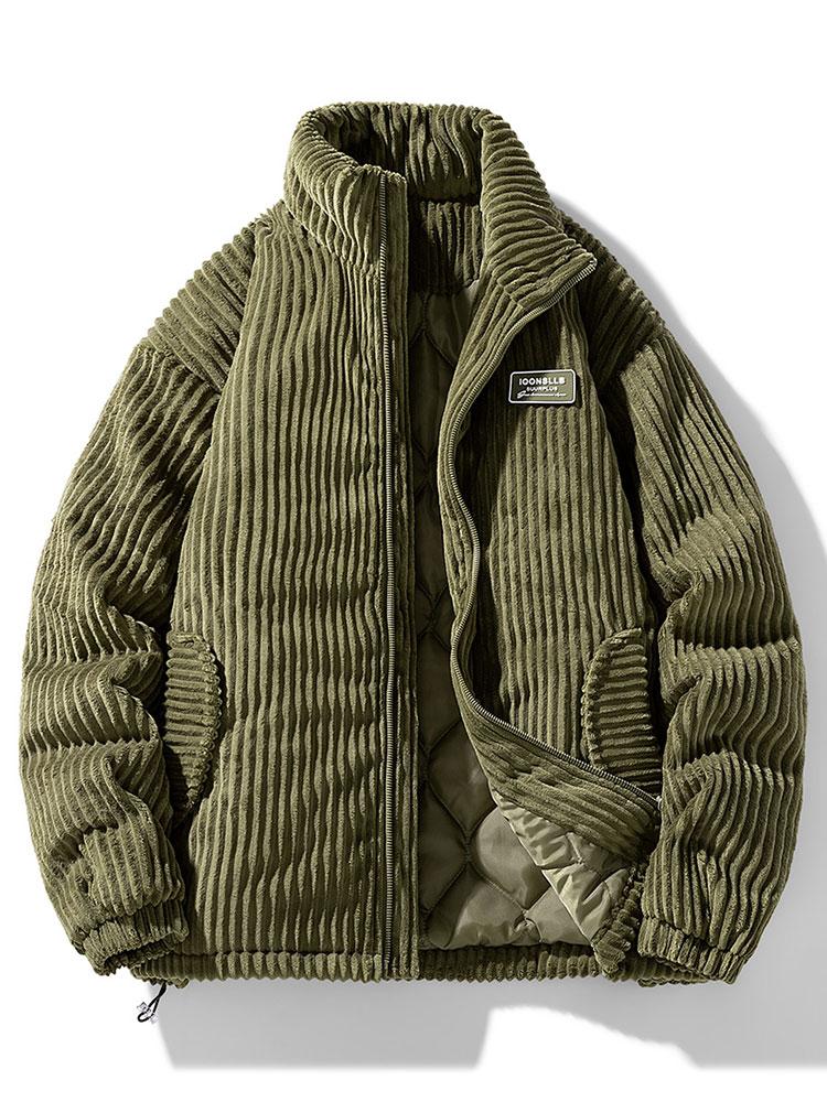 "Klassische Herren-Cordjacke mit zeitlosem Design, elegantem Schnitt und praktischen Taschen für vielseitige Outfits."