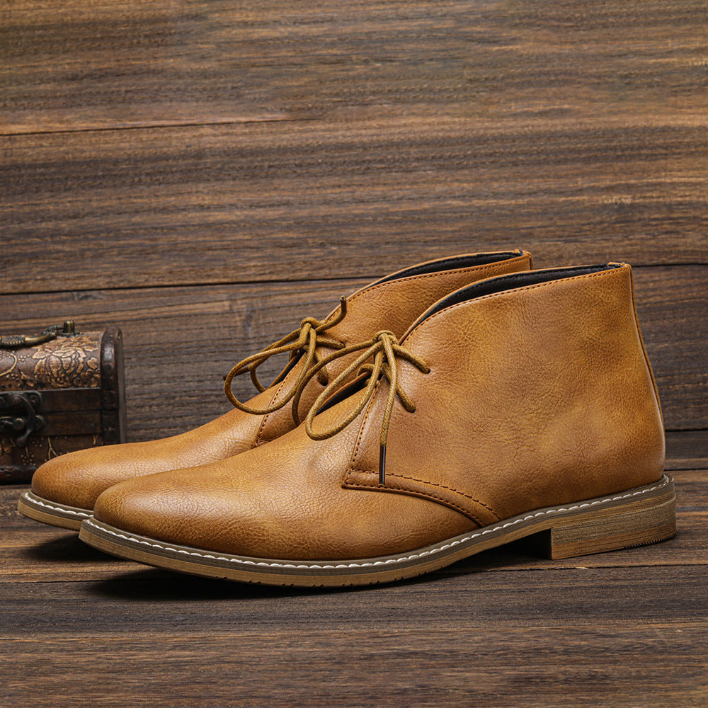"Klassische Herren Desert Boots aus edlem Leder, robuste Gummisohle, zeitloses Design, vielseitig kombinierbar."