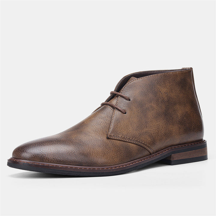 "Klassische Herren Desert Boots aus edlem Leder, robuste Gummisohle, zeitloses Design, vielseitig kombinierbar."