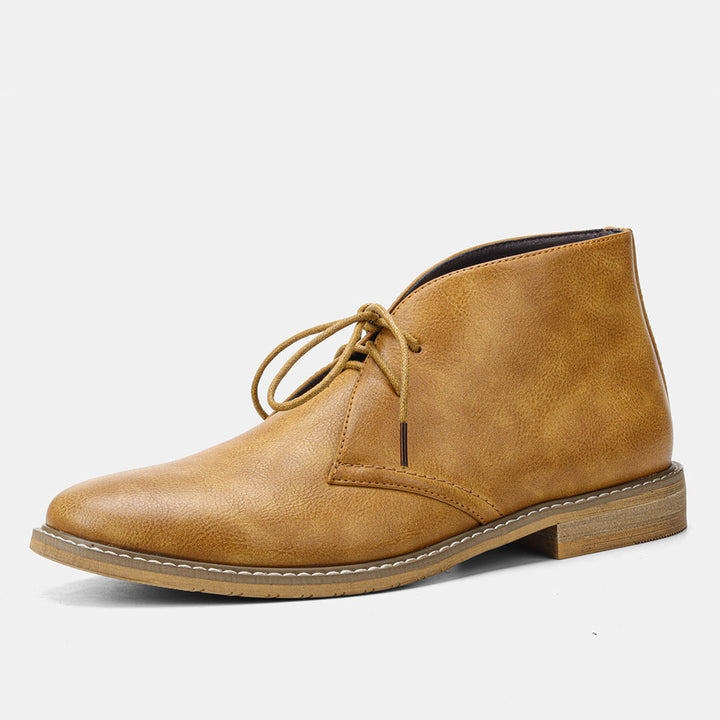 "Klassische Herren Desert Boots aus edlem Leder, robuste Gummisohle, zeitloses Design, vielseitig kombinierbar."