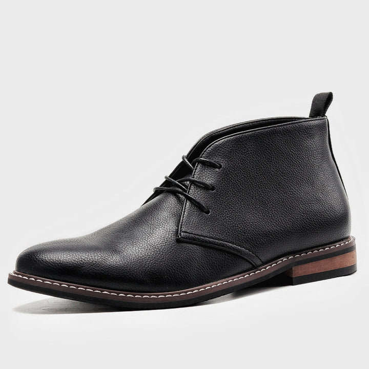 "Klassische Herren Desert Boots aus edlem Leder, robuste Gummisohle, zeitloses Design, vielseitig kombinierbar."
