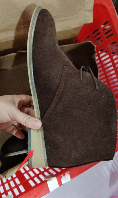 "Klassische Herren Desert Boots aus edlem Leder, robuste Gummisohle, zeitloses Design, vielseitig kombinierbar."