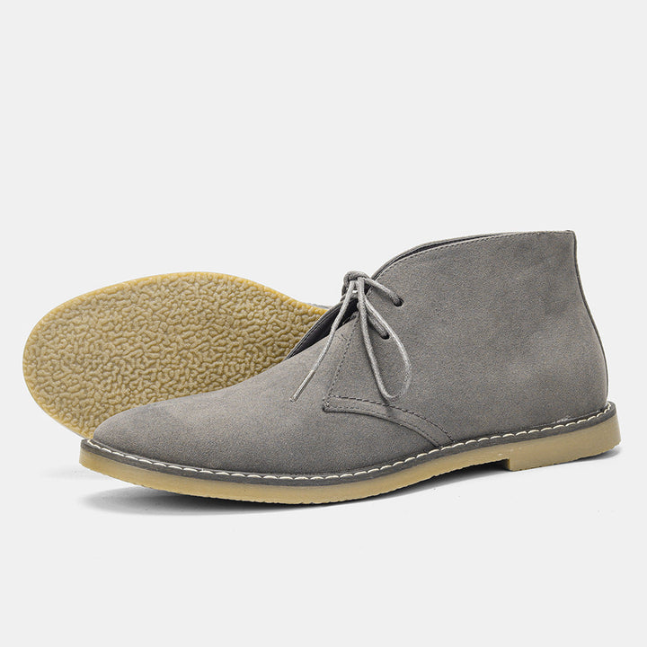 "Klassische Herren Desert Boots aus edlem Leder, robuste Gummisohle, zeitloses Design, vielseitig kombinierbar."