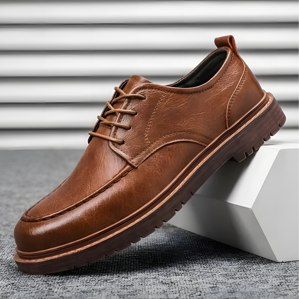 "Klassische Herren Schnürschuhe für formelle Anlässe, elegantes Design in hochwertigem Leder, ideal für Business und Events."