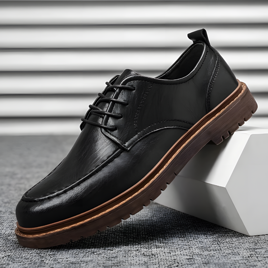 "Klassische Herren Schnürschuhe für formelle Anlässe, elegantes Design in hochwertigem Leder, ideal für Business und Events."