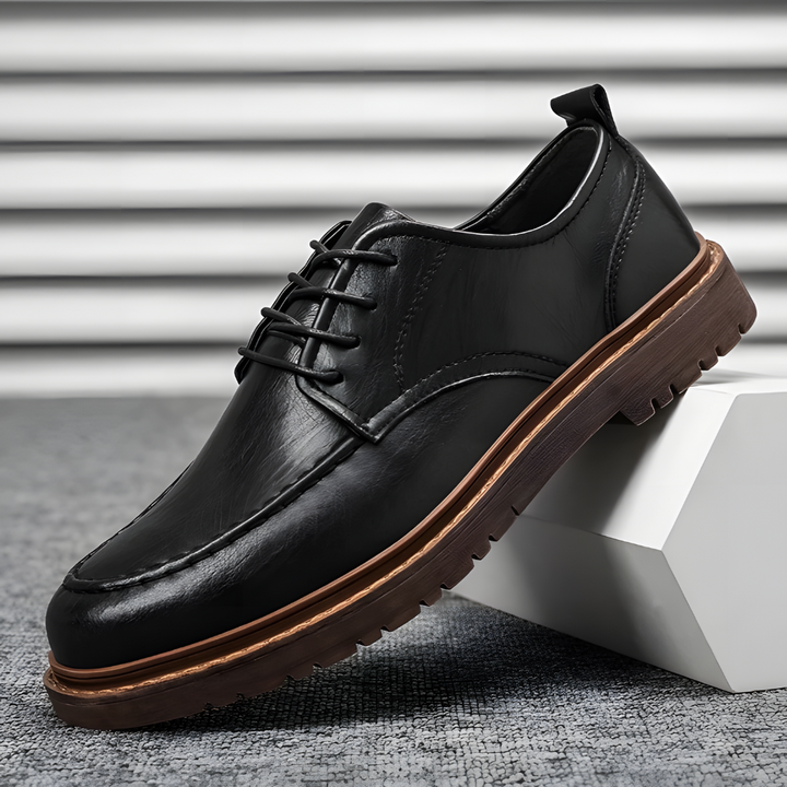 "Klassische Herren Schnürschuhe für formelle Anlässe, elegantes Design in hochwertigem Leder, ideal für Business und Events."
