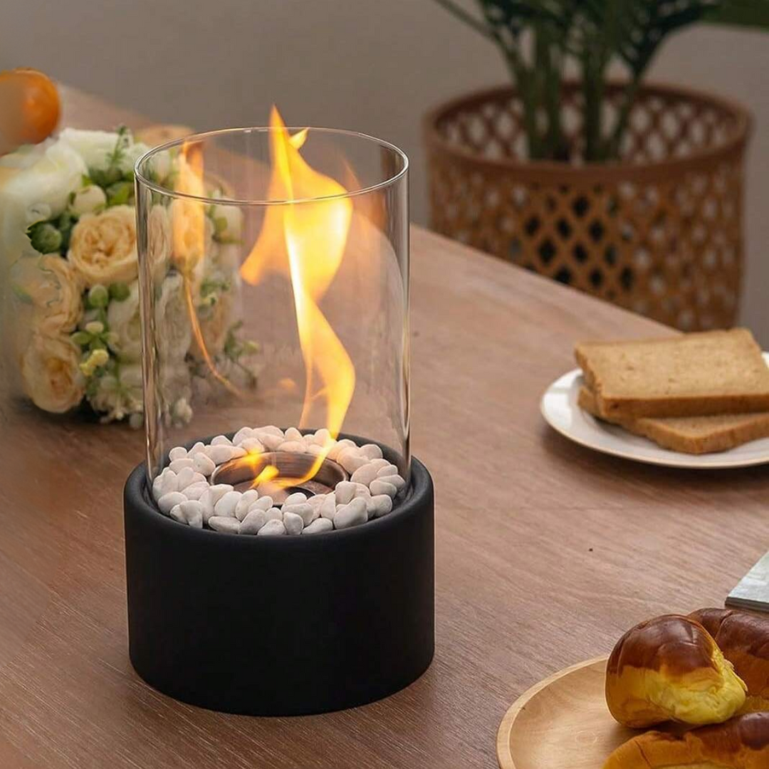 "Klassische Sandsberg Öllampe aus Metall und Glas, mit eleganten Deko-Steinen für stilvolle Beleuchtung in Wohnräumen."