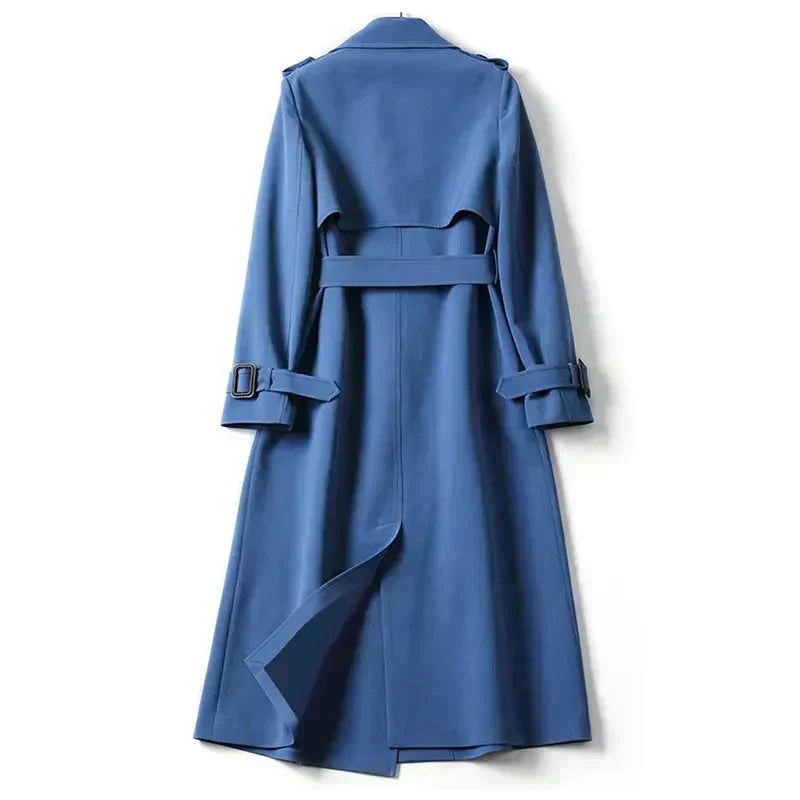 Klassischer Damen Trenchcoat in Beige, wasserdicht, zeitloses Design, ideal für wechselnde Witterungen und elegante Anlässe.