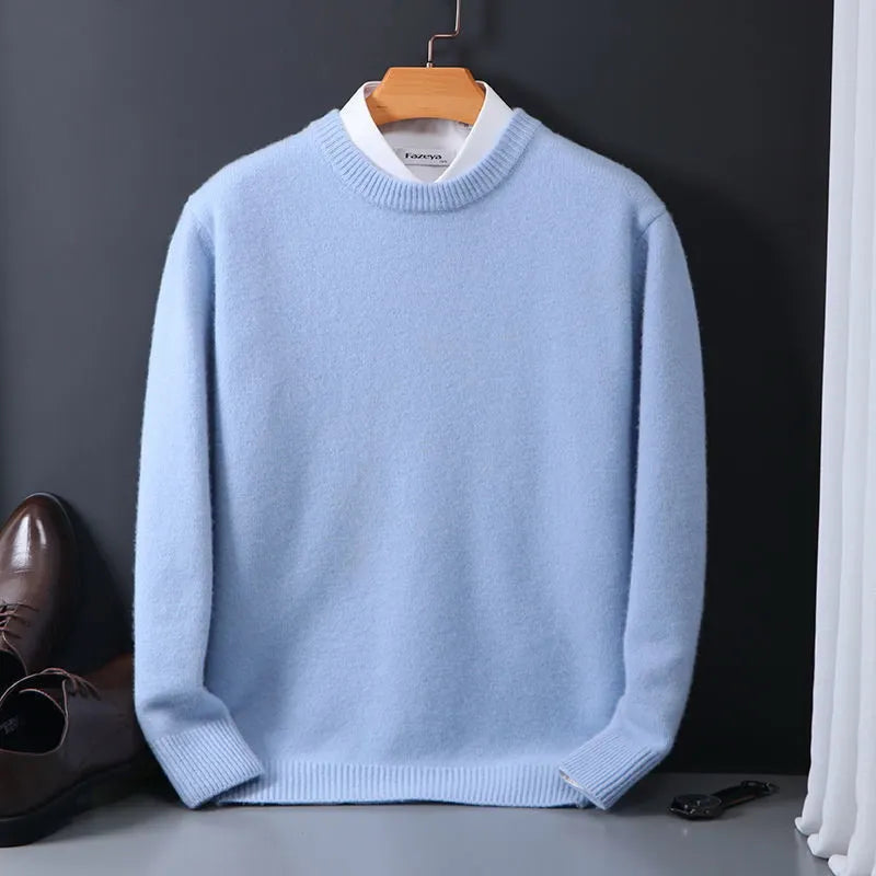 "Klassischer Herren-Kaschmir-Pullover in Marineblau, luxuriös weich, ideal für eleganten und lässigen Stil."
