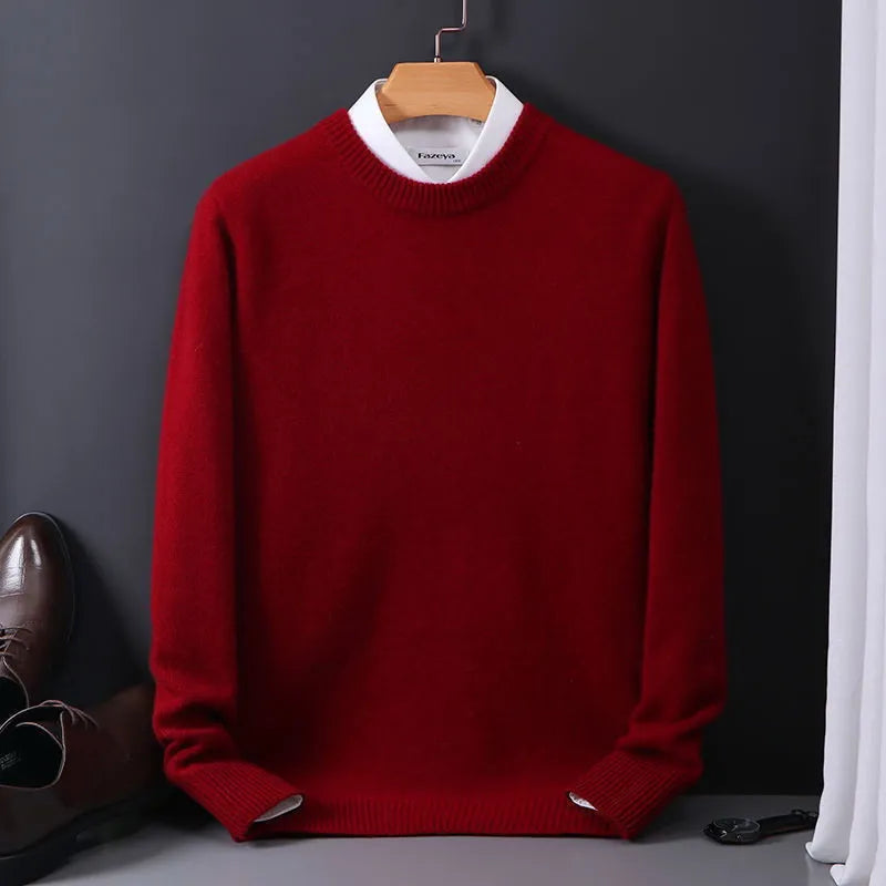 "Klassischer Herren-Kaschmir-Pullover in Marineblau, luxuriös weich, ideal für eleganten und lässigen Stil."