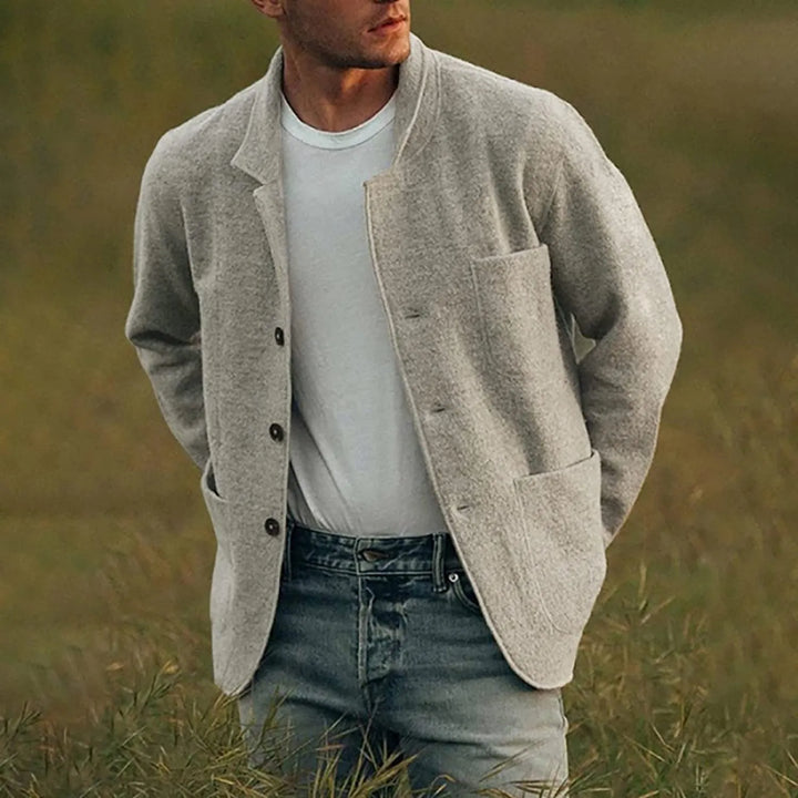 Klassischer Herrenblazer, zeitloses Design, dunkles Grau, elegante Passform, ideal für formelle und informelle Anlässe.
