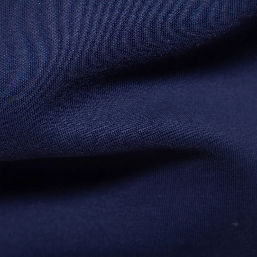 "Klassisches Rugby-Poloshirt für Herren, marineblau mit weißem Kragen, aus Baumwollmischung, sportlich-elegant."