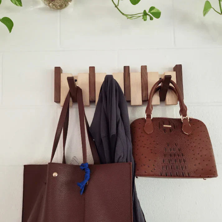 Klaviergarderobe aus Holz, kunstvoller Haken mit elegantem Design, ideal für Flur oder Büro, vielseitig und stilvoll.