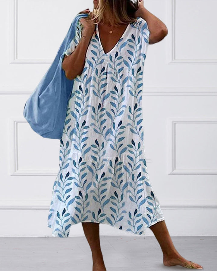 "Kleid mit V-Ausschnitt und Blätterdruck, schmeichelnde Passform, lebhafte Anmutung, Damenmode, elegant und natürlich."