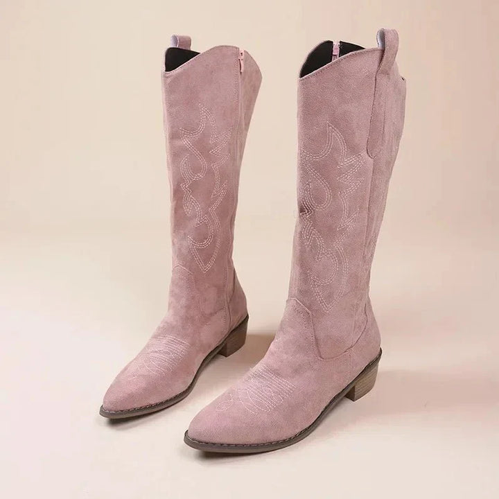 "Kniehohe Cowboystiefel für Damen mit kunstvollen Stickereien, klassisches Western-Design, stilvoll und elegant."