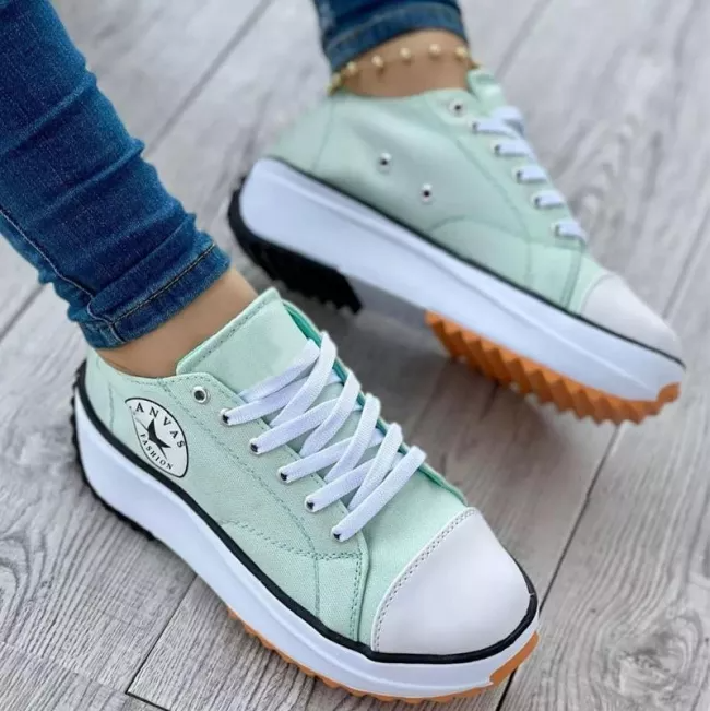 Komfortable Frauen-Orthopädie-Schuhe, stoßdämpfende Sohle, ergonomisch, rutschfest, braun mit Schnürsenkeln.
