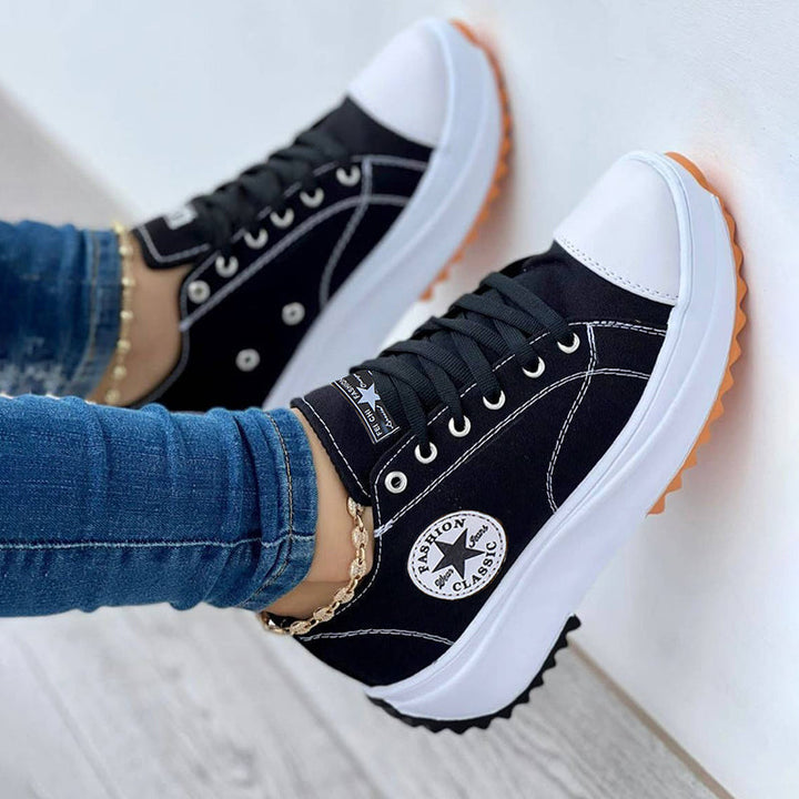 Komfortable Frauen-Orthopädie-Schuhe, stoßdämpfende Sohle, ergonomisch, rutschfest, braun mit Schnürsenkeln.