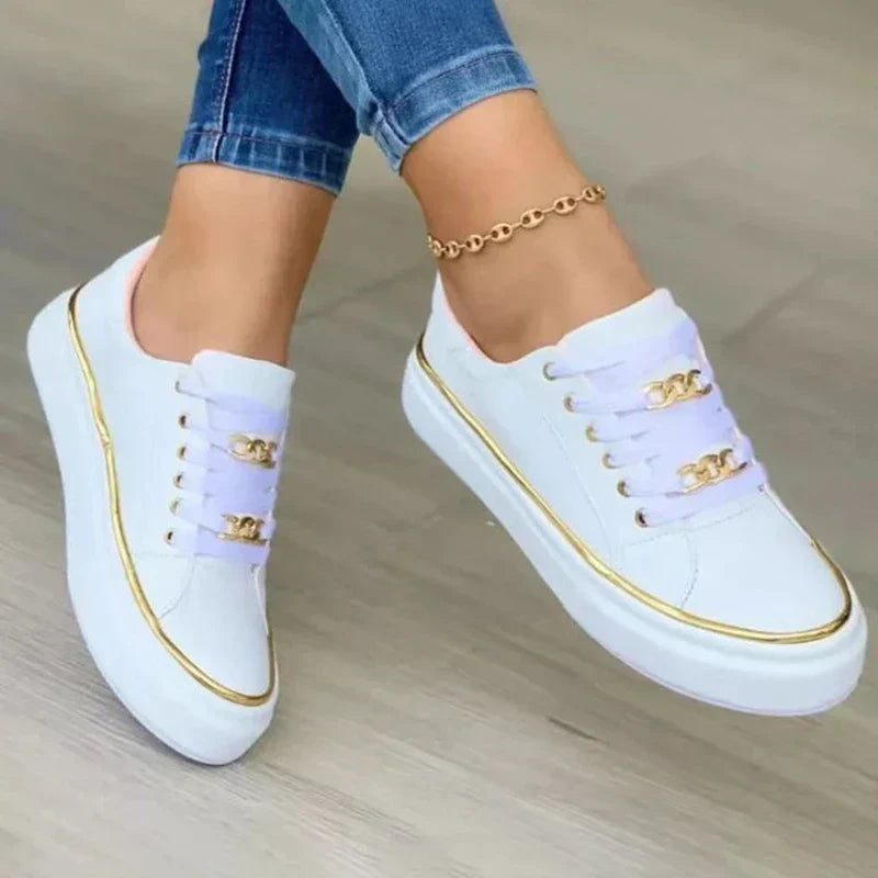 "Komfortable Reese Damen Sneaker in Weiß, unterstützt und flexibel, ideal für täglichen Gebrauch mit nahtlosem Design."