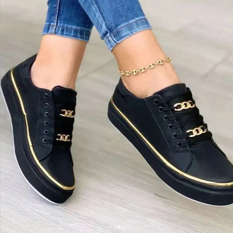 "Komfortable Reese Damen Sneaker in Weiß, unterstützt und flexibel, ideal für täglichen Gebrauch mit nahtlosem Design."